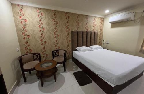 Dharmatala Hotel | Roy and Roy Guest House