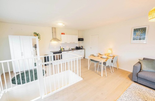 Stratum Apartment | Royal 65m2 One Bedroom Apartment (VW-140-A)