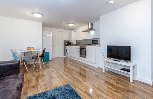 Hillingdon Apartment | Royal Apartments RA2