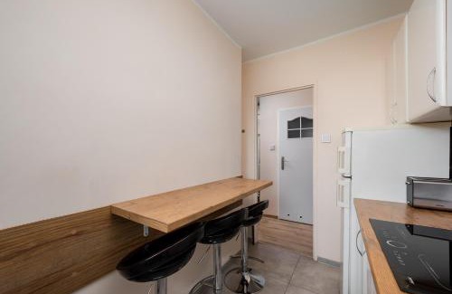 Sielce Apartment | Royal Baths Inviting Apartment by BookingHost