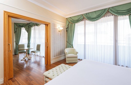 Historic Center Hotel | Royal Hotel Carlton