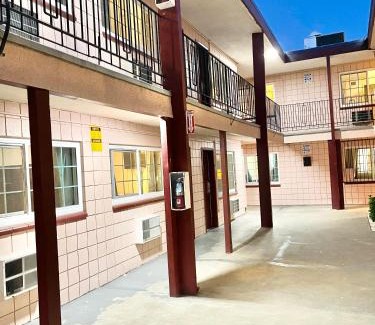 Coalinga Hotel | Royal Lodge