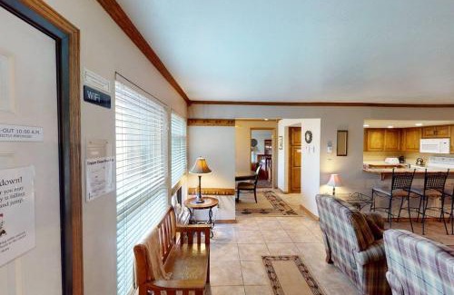 Brian Head Apartment | Royal Queen Suite Pool-Spa Ski-in out Gym, Sauna, Laundry, BBQ