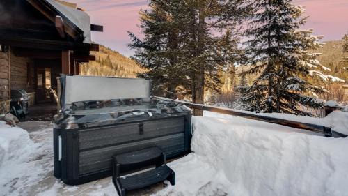 Blue River House | Royal Retreat