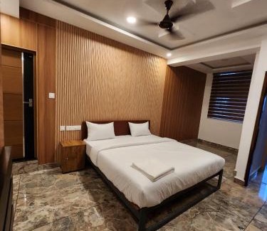 Kizhakkupuram Hotel | Royal View Residency