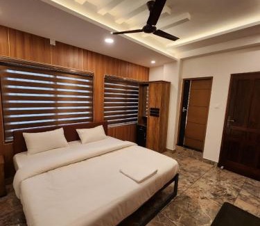 Kizhakkupuram Hotel | Royal View Residency