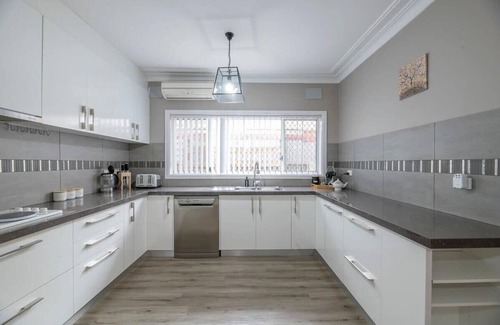 Dubbo House | Roycox Cottage - Charming Escape, Fireplace