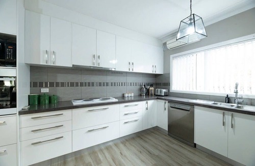 Dubbo House | Roycox Cottage - Charming Escape, Fireplace