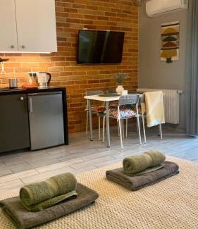 Praga Poludnie Apartment | Roztocka studio, free parking, AC, 1 tram to the city & PGE National Stadion by Cosmo Spirit