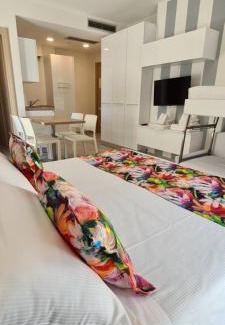 Fogliano Marina Apartment | Rubino Apartments - "Capodanno Esclusivo Solo per Giovani"