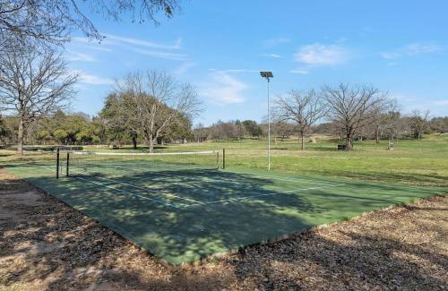Lacy-Lakeview House | Ruby Dell Ranch - Just 10 mins from downtown Waco