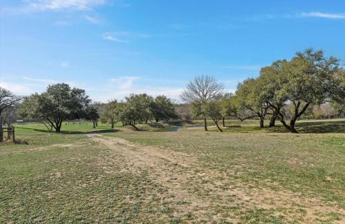 Lacy-Lakeview House | Ruby Dell Ranch - Just 10 mins from downtown Waco