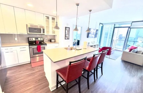 North Buckhead Apartment | Ruby Getaway | Highrise | Pool | Workout | Modern Comfort
