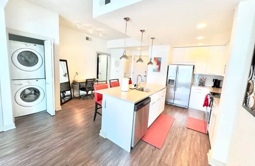 North Buckhead Apartment | Ruby Getaway | Highrise | Pool | Workout | Modern Comfort