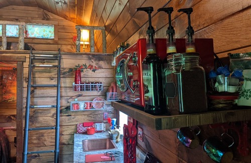 Pittsburg Cabin | Ruby Ravine- Pretty boutique+rustic cabin in DanielBooneForest, RockcastleRiver!