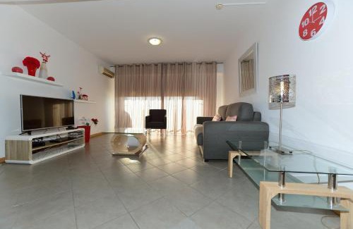 Portimao Apartment | Ruby Red & Atlantic Blue Apartments in Oceano Atlantico