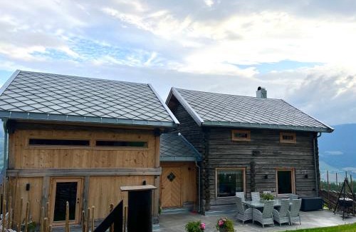 Hundorp House | Rudland Gård - Unik gårdsovernatting i stabbur fra 1750