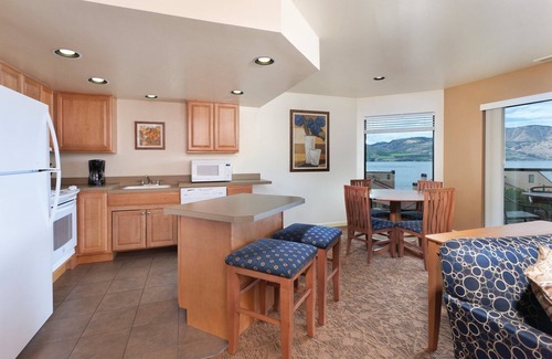Chelan Resort | Rugged peaks of the North Cascades!