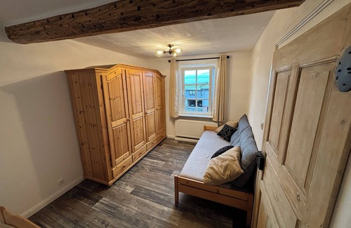 Fronhofen Apartment | Ruhe und Erholung pur in historischem FachwerkhofnFerienwohnung "Streamatze"