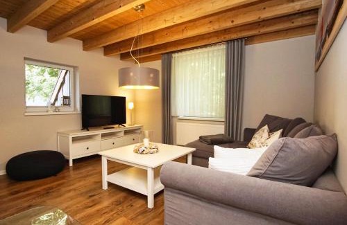 Bergen auf Ruegen Apartment | Ruhig und idyllische Lage, strandnah, gratis Nutzung vom AHOI Erlebnisbad und Sauna in Sellin - Gutshaus Silvitz FeWo 03