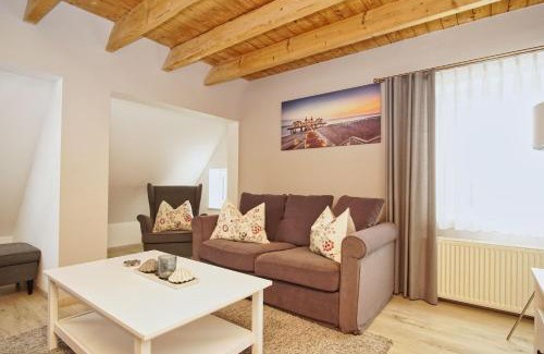 Bergen auf Ruegen Apartment | Ruhig und idyllische Lage, strandnah, gratis Nutzung vom AHOI Erlebnisbad und Sauna in Sellin- Gutshaus Silvitz FeWo 04