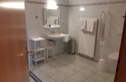 Diera-Zehren Apartment | Ruhige Ferienwohnung mit Kleiner Gartenterrasse