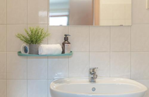 Domviertel Apartment | Ruhiges Zimmer mit Gartenblick & Schreibtisch