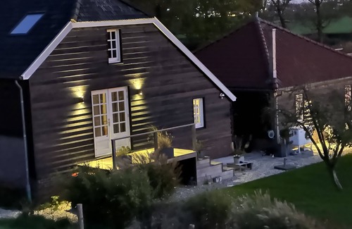 Municipality of Culemborg House | Ruime, Ouderwets Gezellige Voormalige Schuur Midden in de Natuur