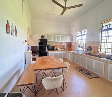 Pasir Puteh House | Rumah Sawah Homestay Pasir Puteh
