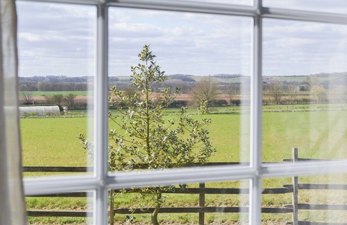 Tetford Cottage | Run for the hills and hideaway in your very own shepherds bothy.