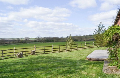 Tetford Cottage | Run for the hills and hideaway in your very own shepherds bothy.
