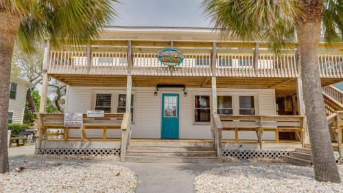 Crescent Beach House | Runaway Bay - 3rd Row - Beach House - Crescent Beach