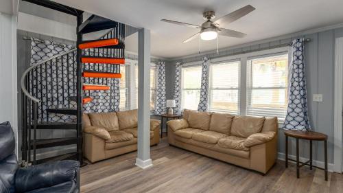 Crescent Beach House | Runaway Bay - 3rd Row - Beach House - Crescent Beach
