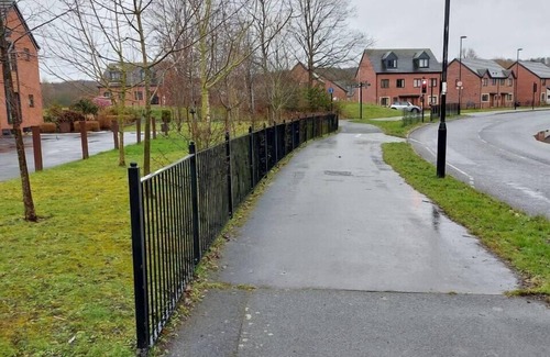 Runcorn House | Runcorn - House - Sleeps 6 - Parking - Garden