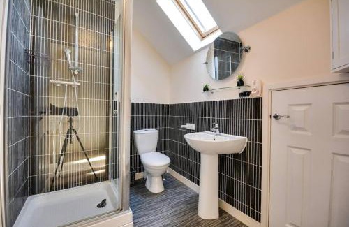 Runcorn House | Runcorn - House - Sleeps 6 - Parking - Garden