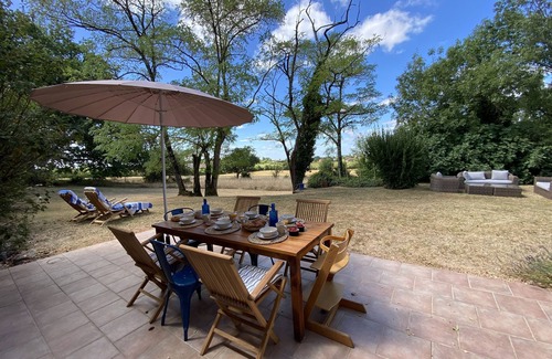 Paulhiac Villa | Rural comfortable 6 person villa, large swimming pool and beautiful views