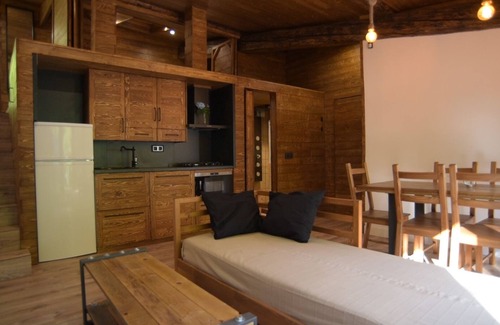 Puebla del Caraminal House | Rural farmhouse in the spring