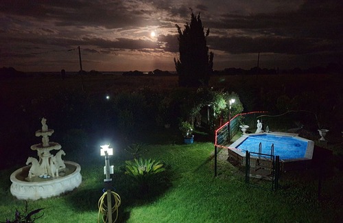 Villeneuve-les-Maguelone Cottage | Rural apartment, protected natural area near the beaches