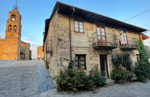 Puebla de Sanabria Cottage | Rural house in the heart of the town of Puebla de Sanabria