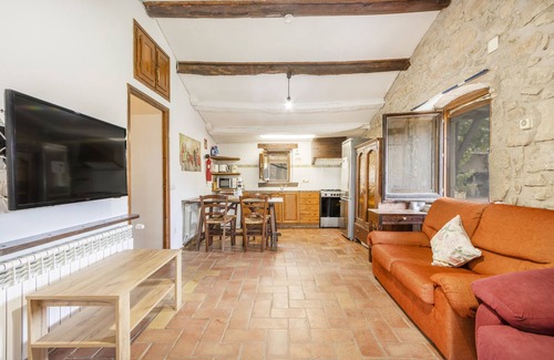 Gargalla House | Rural House 'La Caseta De Sant Grau' with Mountain Views, Shared Pool and Wi-Fi