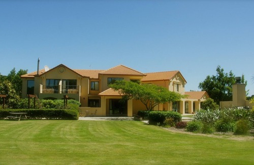 Darfield Bed & Breakfast | Rural luxury - 5 bedroom getaway