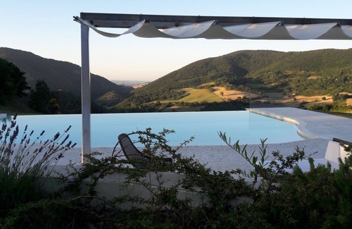 Genga Villa | Rural Marche villa nestled in the hills, with private pool, sea view