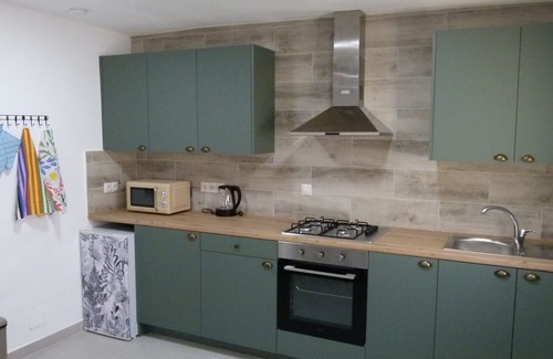 Los Alias Cottage | Rural Retreat with stunning mountain views, only 25 minutes from the beach.