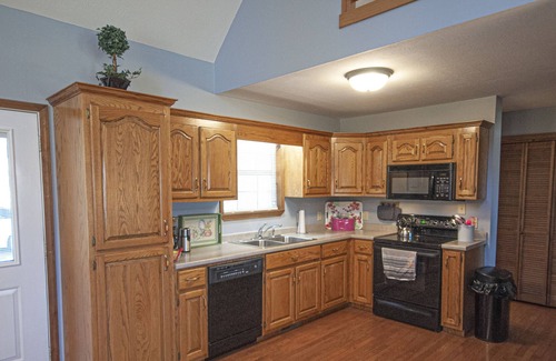 Young Harris Cabin | Rushing Waters Cabin in Young Harris Ga. Internet, fire pit and hot tub