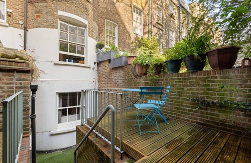 St. Pancras Apartment | Russell Square Retreat - 2 Bed Victorian Home