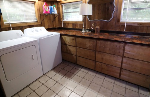 Homosassa Cabin | Rustic 2 Bedroom Tropical Treehouse on Yulee