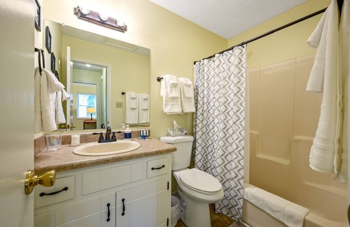 Jonesboro House | Rustic 4BR Home In Huge Open Air Space & BKYD Deck