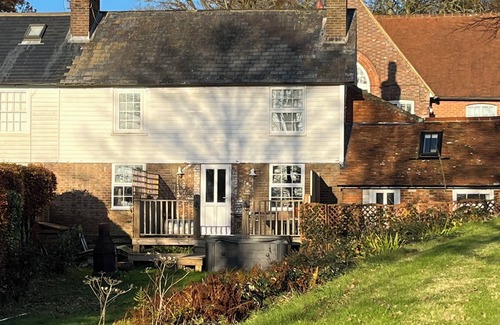 Heathfield Cottage | Rustic and Quirky Comfortable Cottage with Hot Tub