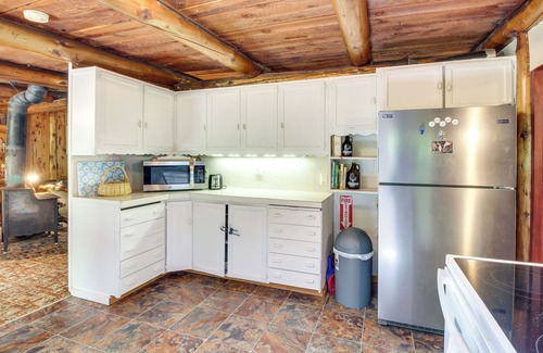 Bandon Cabin | Rustic Bandon Log Cabin on 5 Acres of Woodlands!