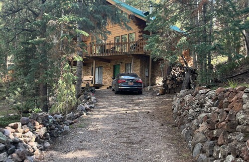Beaver Cabin | Rustic Cabin 5 min from Lakes. Sleeps 12. Snowmobilers Dream